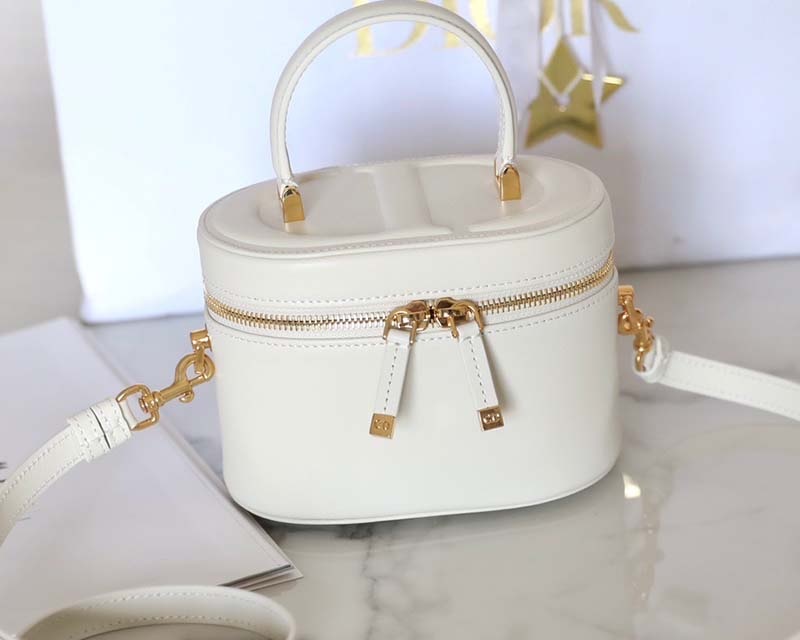 Túi Dior màu trắng Mini Miss Caro Bag