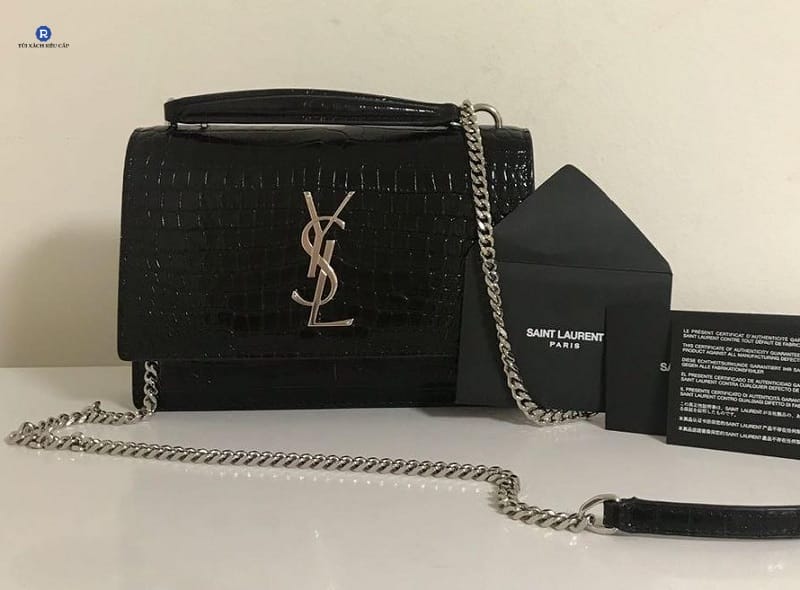 Check code t&uacute;i YSL chu&acirc;̉n xác qua ngoại hình