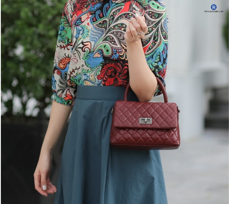 Kinh nghi&ecirc;̣m chọn túi xách trung ni&ecirc;n cao c&acirc;́p
