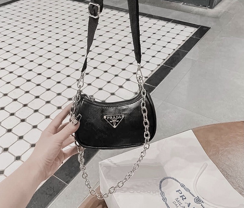 Phân biệt túi Prada Mini chính hãng thật giả?